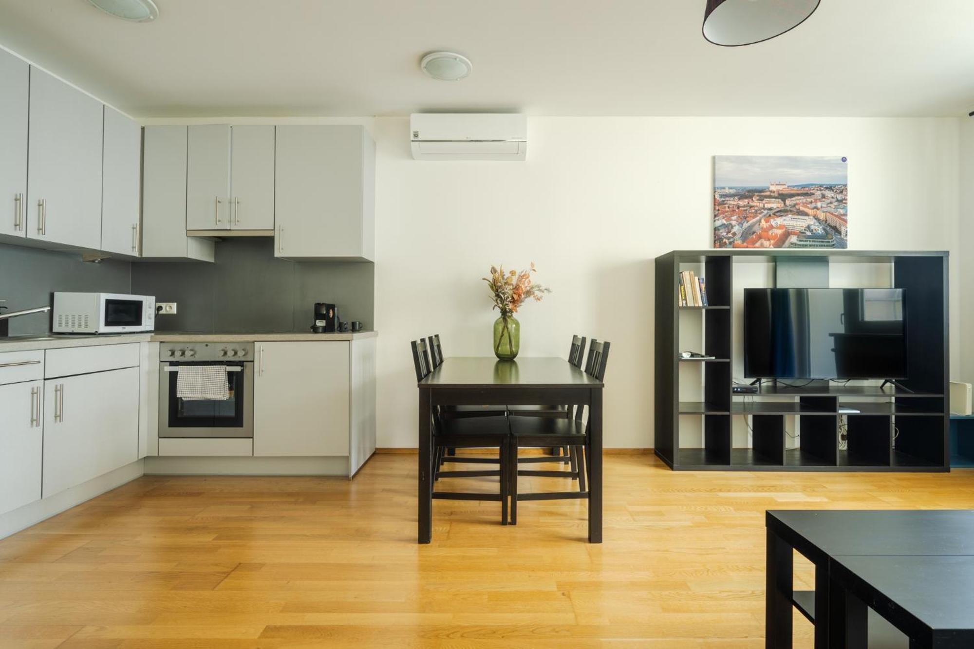 Business & Family Ambiente Apartments Pozsony Kültér fotó
